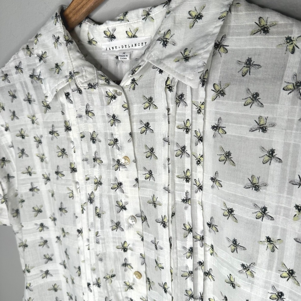 Jane + Delancey Honeybee Print Pintuck Button Down Top White Medium Cap Sleeve